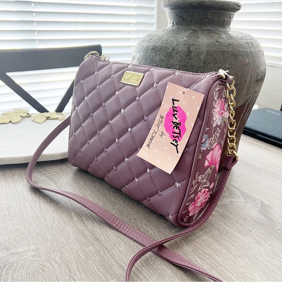Betsey Johnson purse quilted crossbody - Mauve floral butterfly design - Picture 1 of 9